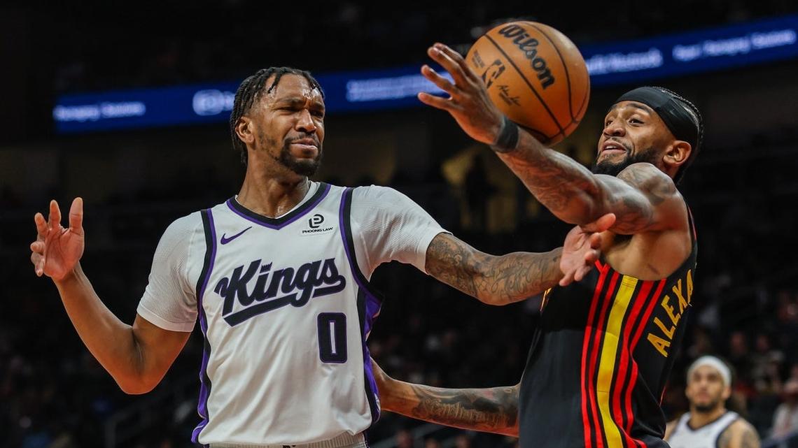 Hawks retain No. 6 seed with win over struggling Kings 