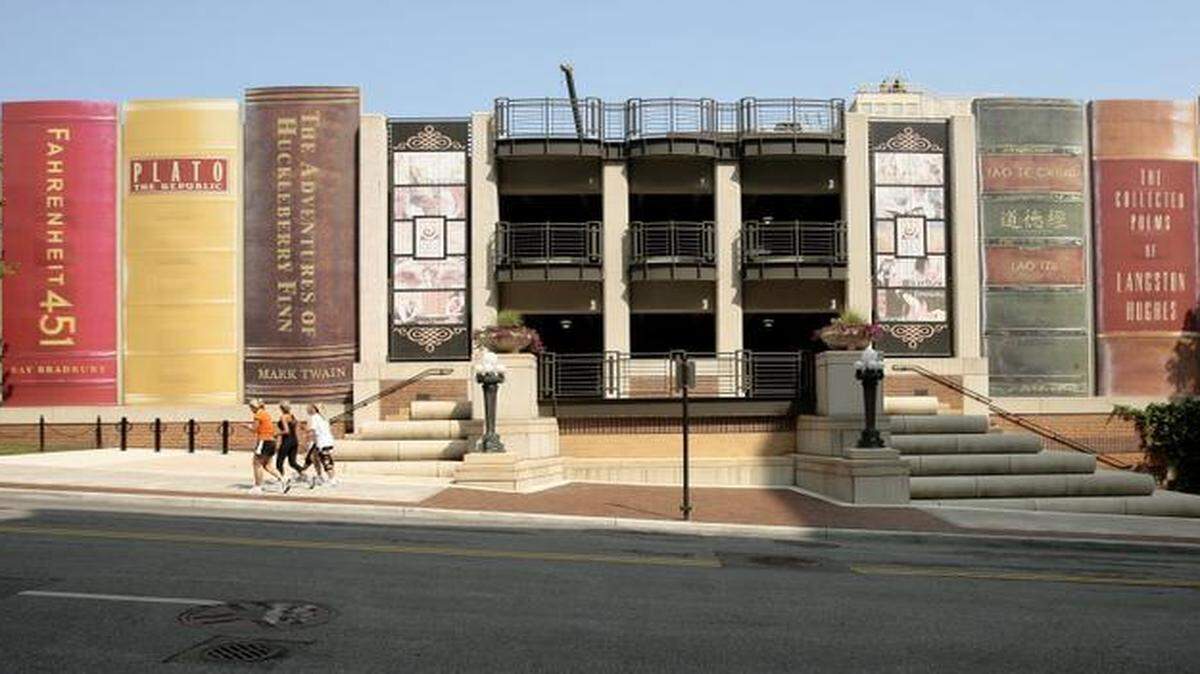 
The “Community Bookshelf” covers the Kansas City Public Library garage on 10th Street at Baltimore Avenue.
