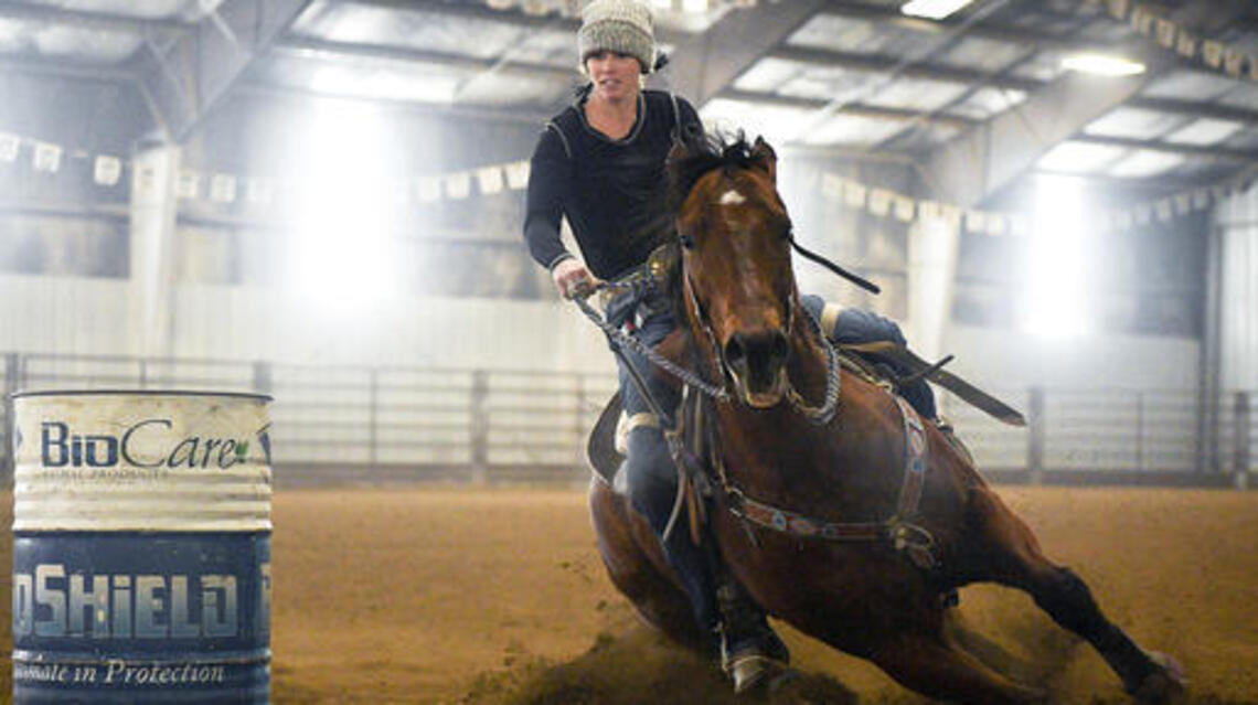 Paralyzed Utah barrel racer’s story is a Netflix movie. She will host clinic in Idaho