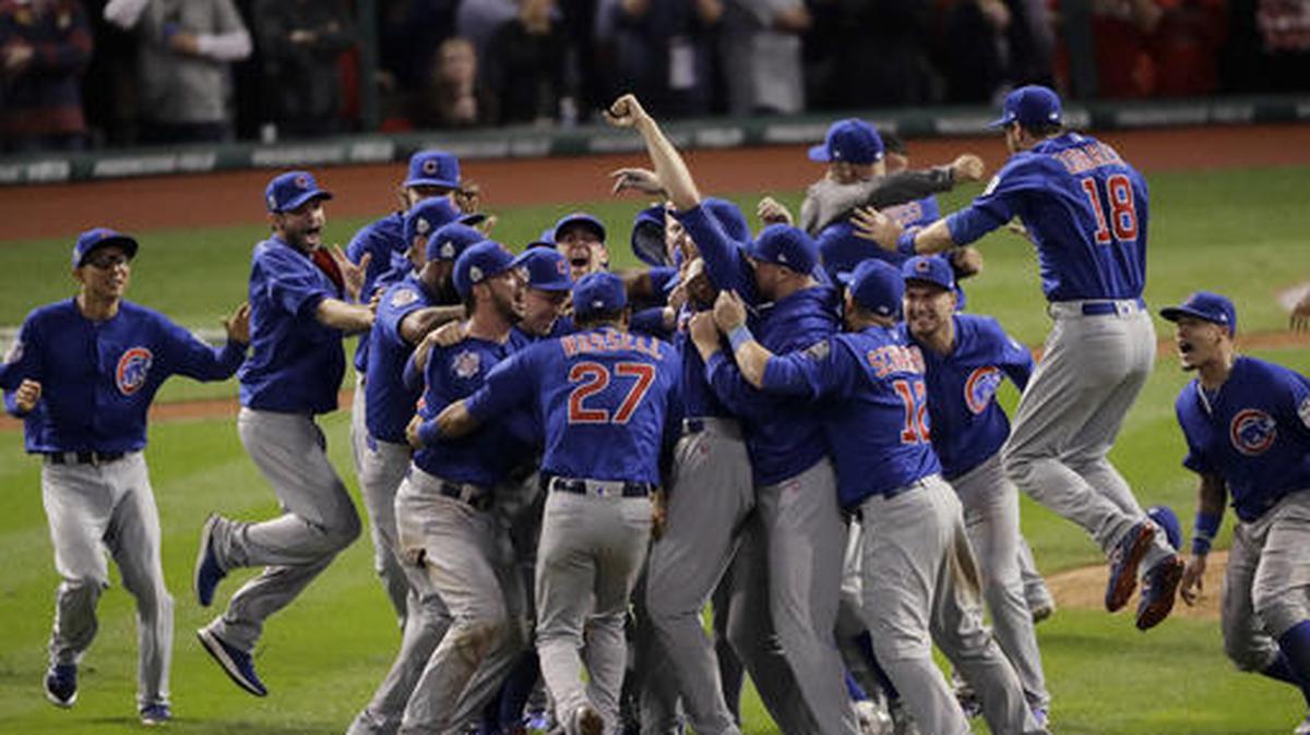 Los jugadores de los Cachorros celebran el triunfo ante los Indios de Cleveland en el juego 7 de la Serie Mundial, celebrado el 3 de noviembre del 2016 en Chicago.